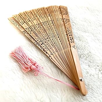扇子　23cm 白檀　大西京清堂　透かし彫り　繊細　細工　工芸　着物　和装 扇子 23cm 白檀 大西京清堂 透かし彫り 繊細 細工 工芸 着物 和装